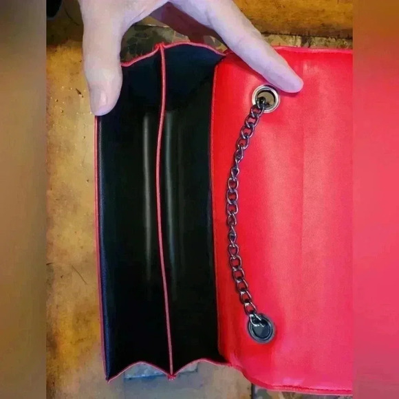 ⬆️⬆️LOW START 🛑Vegan Red leather with gun metal chain detail - Picture 7 of 7